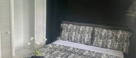 Tabla de planchar con plancha y wifi