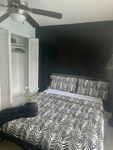 Cozy Oasis |5 mins to Beach & Downtown