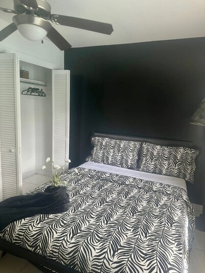 Cozy Oasis |5 mins to Beach & Downtown