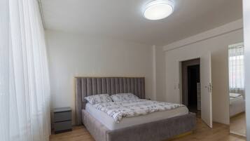 Iron/ironing board, WiFi, bed sheets