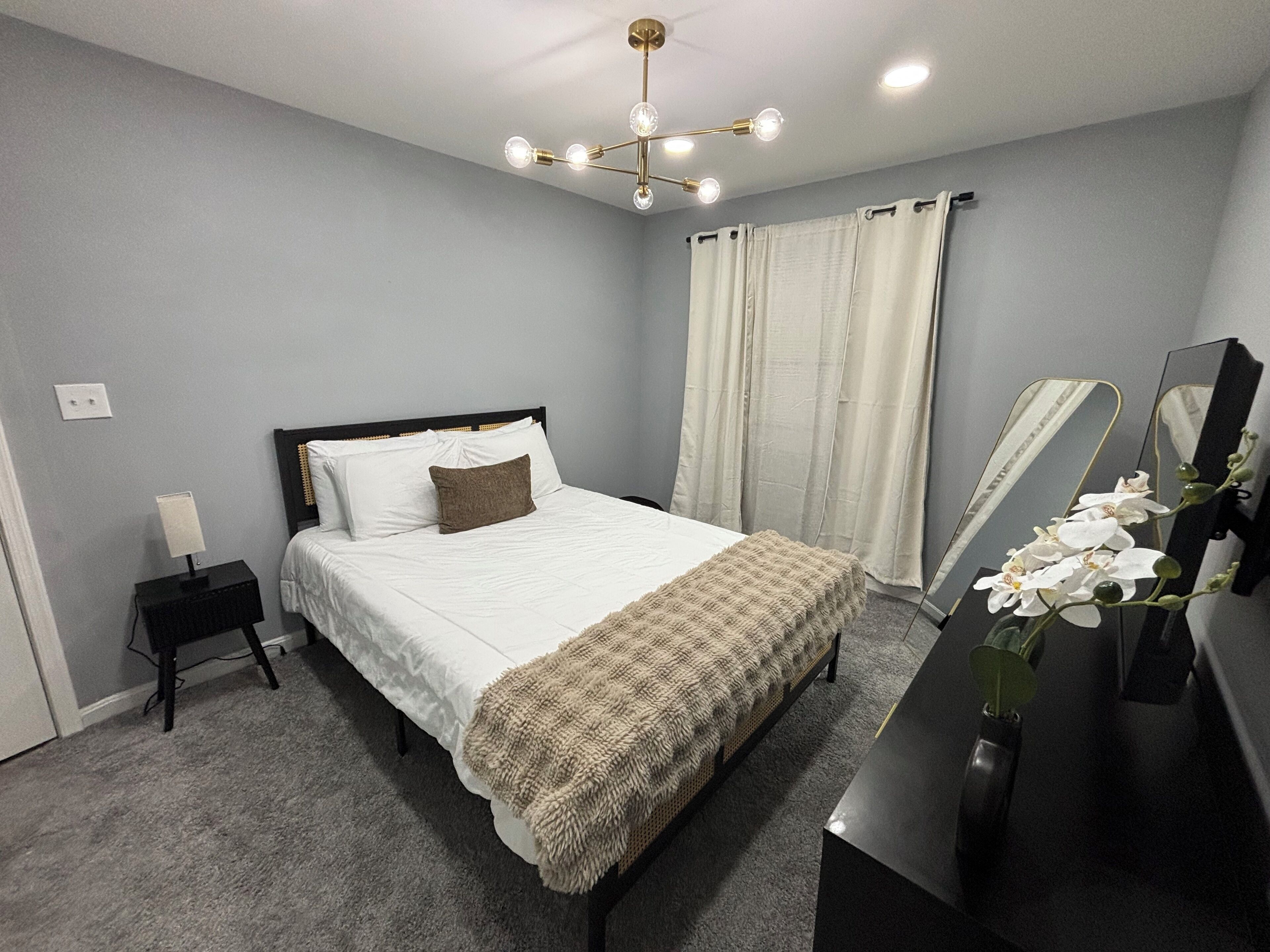 Iron/ironing board, WiFi, bed sheets