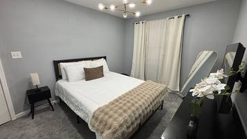 Iron/ironing board, WiFi, bed sheets