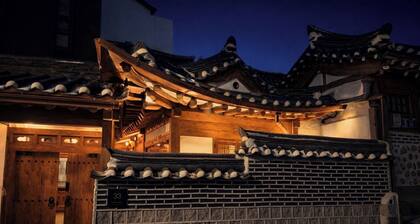 Hanok hideaway in Dongdaemun + private jacuzzi