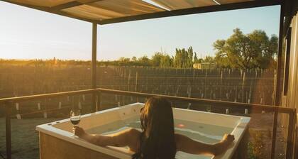 Lodge in winery with private jacuzzi and grill