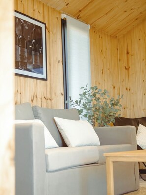 TV - Lodge in winery with private jacuzzi and grill (San Rafael Department)