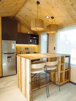 Dining - Lodge in winery with private jacuzzi and grill (San Rafael Department)