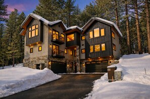 Exterior - Paradise on Pioneer - Pool Table + Fire Pit + Luxury (South Lake Tahoe)