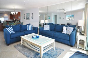 TV - Emerald Isle 712 •  Amazing 2-Bedroom 2-Bath - Beachfront Top Floor, Ocean View- Free Bch Srvc (Fort Walton Beach)