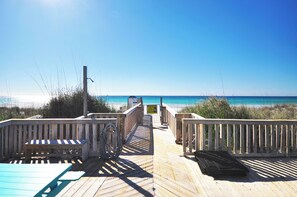 Property grounds - Emerald Isle 712 •  Amazing 2-Bedroom 2-Bath - Beachfront Top Floor, Ocean View- Free Bch Srvc (Fort Walton Beach)
