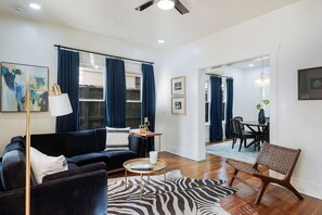 Smart TV - Your Montrose Roseland Home, Sleeps 12/4BR/2BA,4PA (Houston)