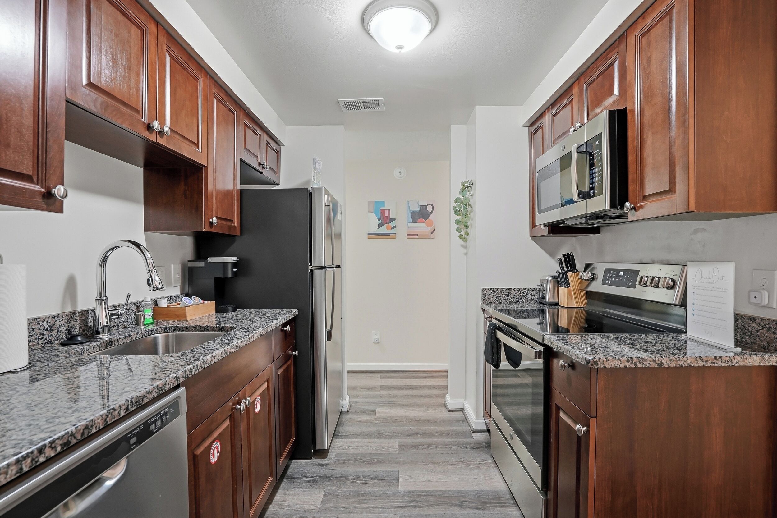 Refrigerador, microondas, horno, placa de cocina