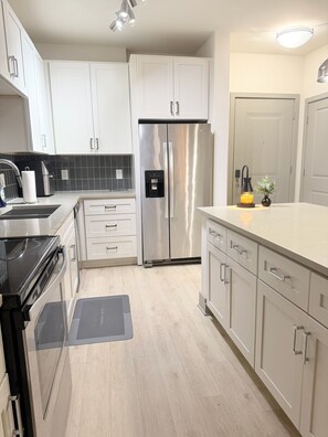 Microondas, horno, parrilla de estufa y lavavajillas 