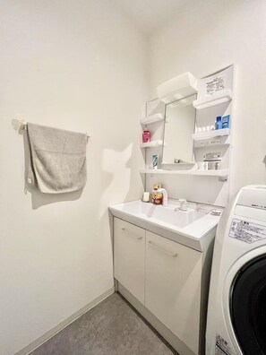 Bathroom - Fukusuke HARUKA Tsuruhashi 5mins walk JR Loop/Namba/USJ/ (tsuruhashi, ikuno ward, Osaka city)