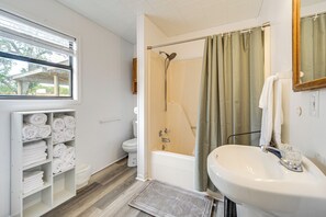 Hair dryer, towels - Red Horse Ranch | 200 Acres, Trails & Nature Views (Blanco)