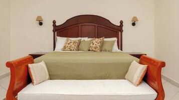 Travel cot, bed sheets