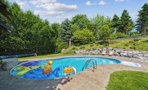 Outdoor pool - Lost in Hillsdale | 10 mins to Horseshoe Valley (Hillsdale)