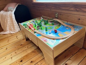 Games room - Remote Cabin near Knoebel’s (Catawissa)