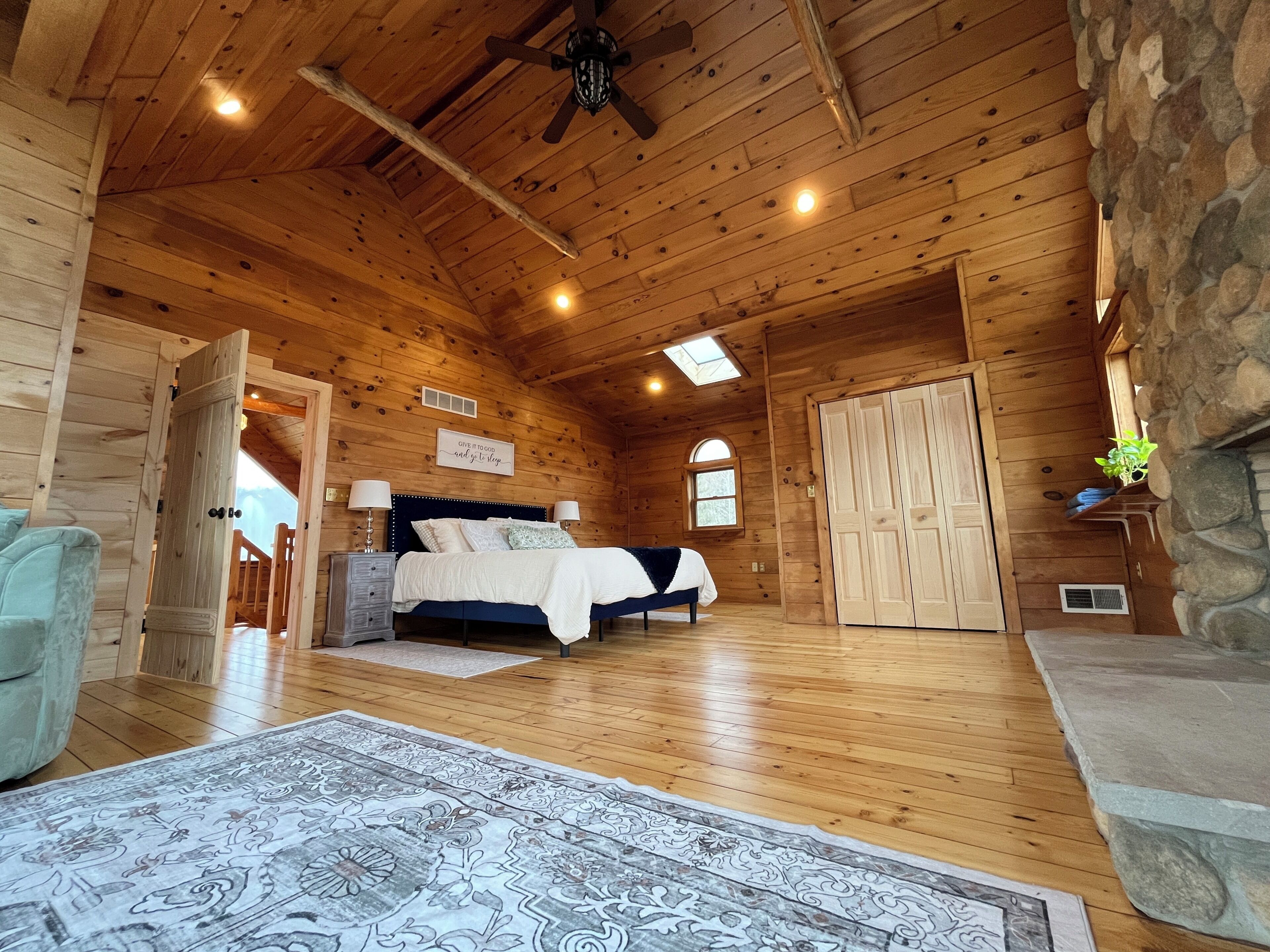 3 bedrooms, desk, travel crib, free WiFi