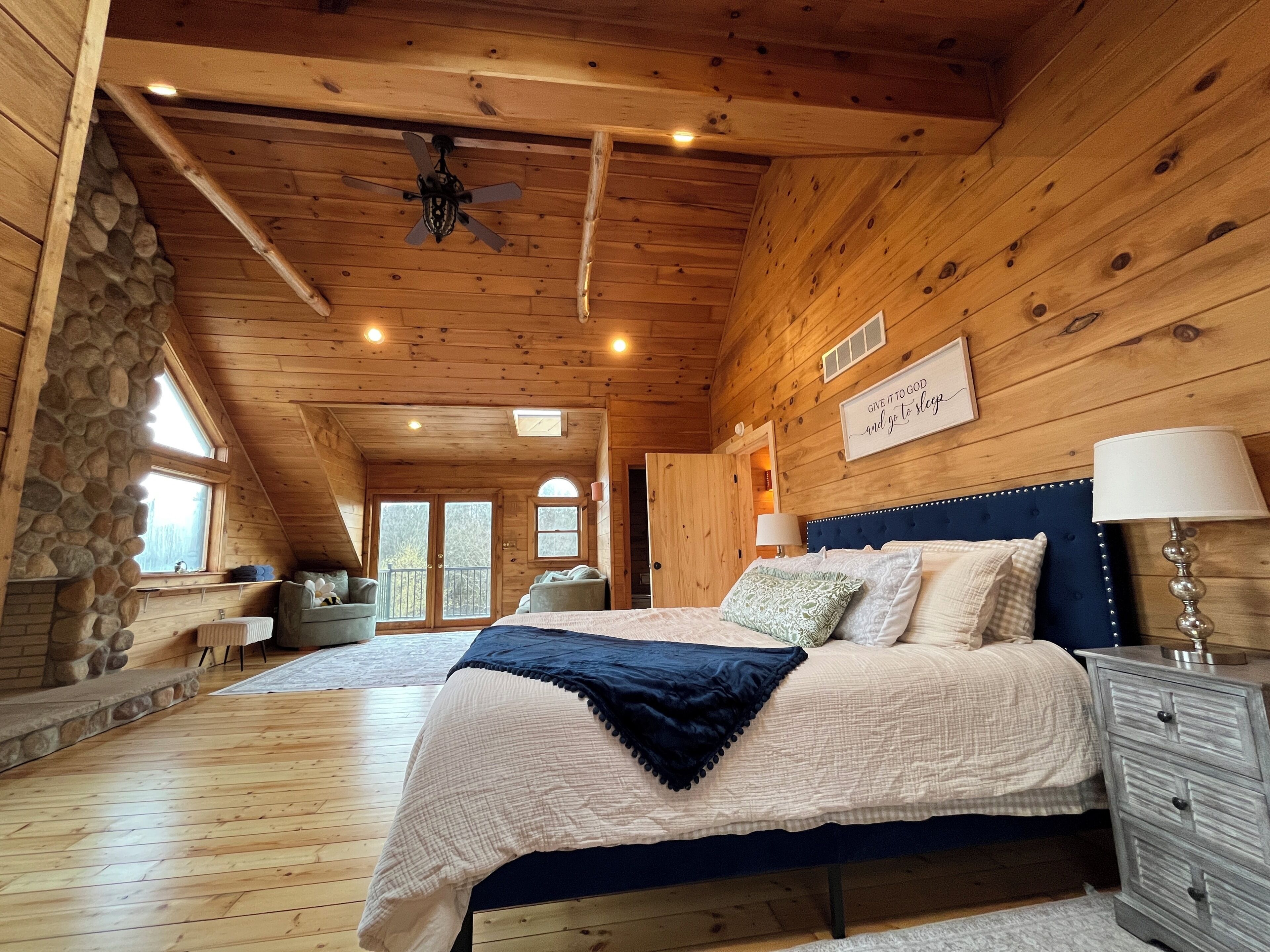 3 bedrooms, desk, travel crib, free WiFi