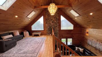 智能電視、足球機、乒乓球設施、書籍