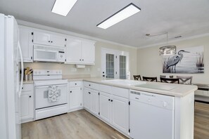 Microwave, oven, stovetop, dishwasher - North Augusta Coastal Home Near Golf, Trails & Events (North Augusta)