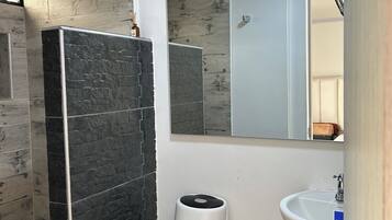 Family Cottage, Garden View | Bathroom | Towels