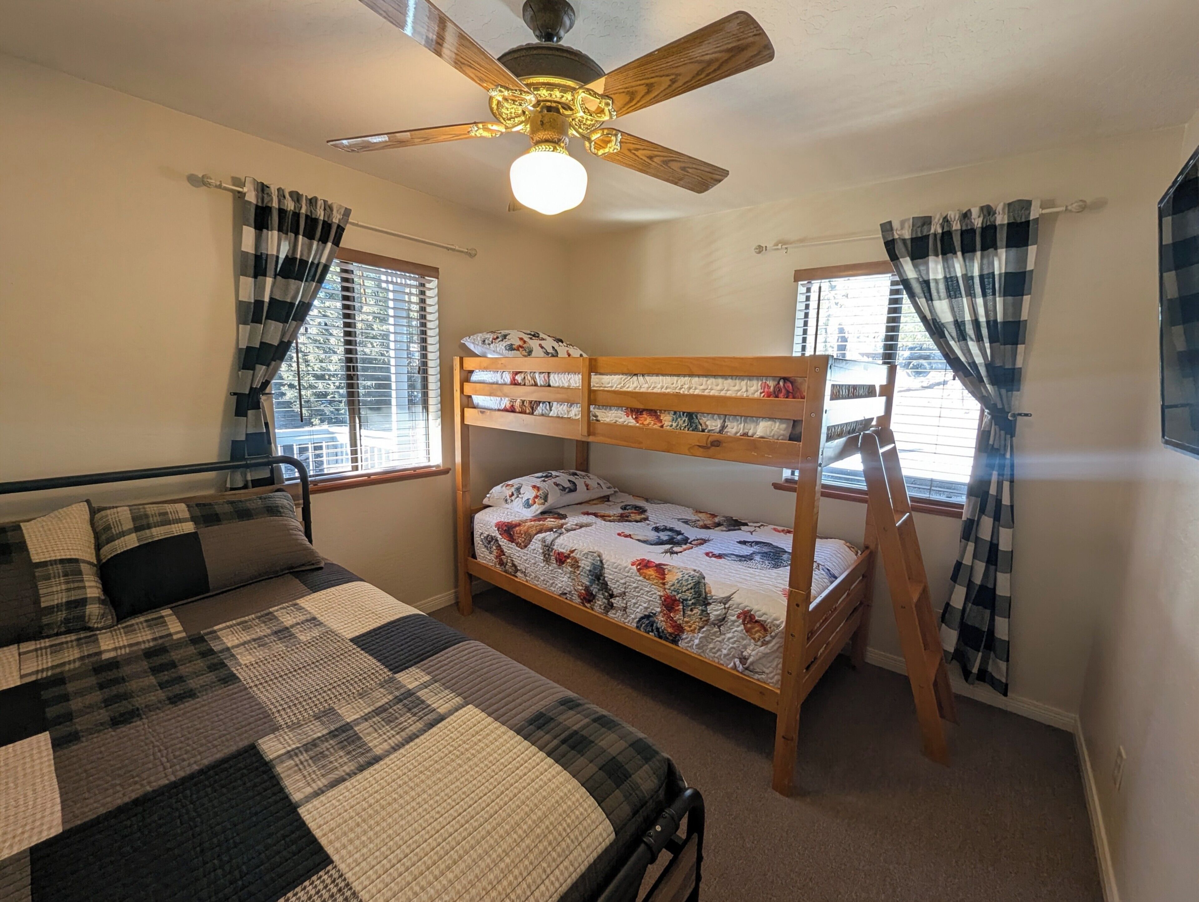 3 bedrooms, iron/ironing board, travel crib, free WiFi