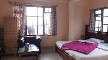 Family Studio, Mountain View | Desk, laptop workspace, free WiFi