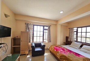 Family Studio, Mountain View | Desk, laptop workspace, free WiFi - OS HOTEL HIDDEN FLOWER (Gangtok)
