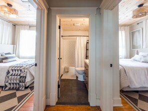 Iron/ironing board, WiFi, bed sheets - Tybrisa Cottage Unit A (Tybee Island)