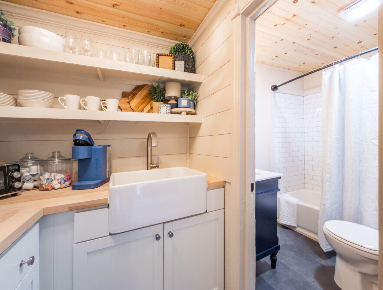 Séchoir à cheveux, serviettes fournies