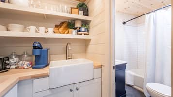 Séchoir à cheveux, serviettes fournies