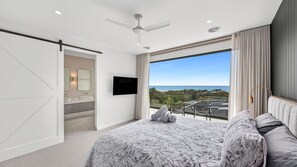 4 bedrooms, iron/ironing board, WiFi, bed sheets - Riptide Lorne, A brand-new luxury coastal retreat in Lorne with stunning ocean views (Lorne)