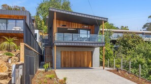 Exterior - Riptide Lorne, A brand-new luxury coastal retreat in Lorne with stunning ocean views (Lorne)