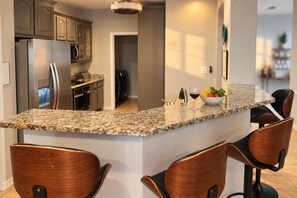 Private kitchen - Room for Everyone 1 mile from the River Walk · Downtown San Antonio (San Antonio)