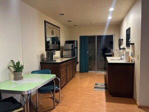 Microwave, paper towels