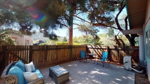 Cozy 1-bedroom studio in adorable Sedona with AC
Pet friendly, centrally located