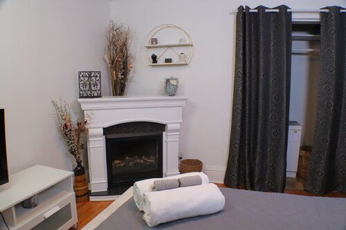 Extended Stays~ Private, Quiet, 2BR w/ workspace!
