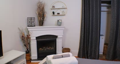 Extended Stays~ Private, Quiet, 2BR w/ workspace!