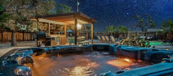 Indigo Sky Oasis - Pool, Hot Tub & Stargazing