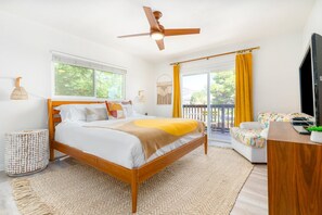 Desk, free WiFi, bed sheets - Indigo Sky Oasis - Pool, Hot Tub & Stargazing (Yucca Valley)