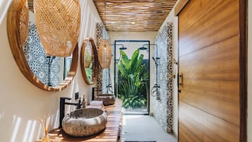 Deluxe Villa, 2 Bedrooms, Private Pool, Pool View | Bathroom