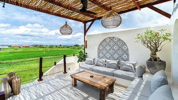 Vila Deluks, 2 kamar tidur, kolam renang pribadi, pemandangan kolam renang | Teras/patio