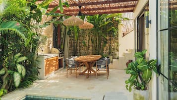 Deluxe Villa, 2 Bedrooms, Private Pool, Pool View | Dining room