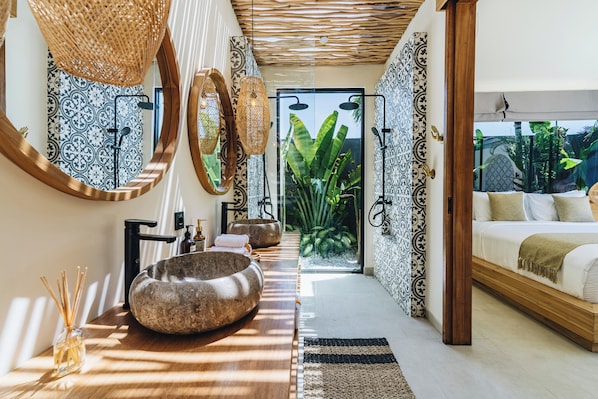 Villa – deluxe, 2 soverom, privat basseng, bassengutsikt | Safe på rommet, strykejern/-brett, wi-fi (inkludert) og sengetøy