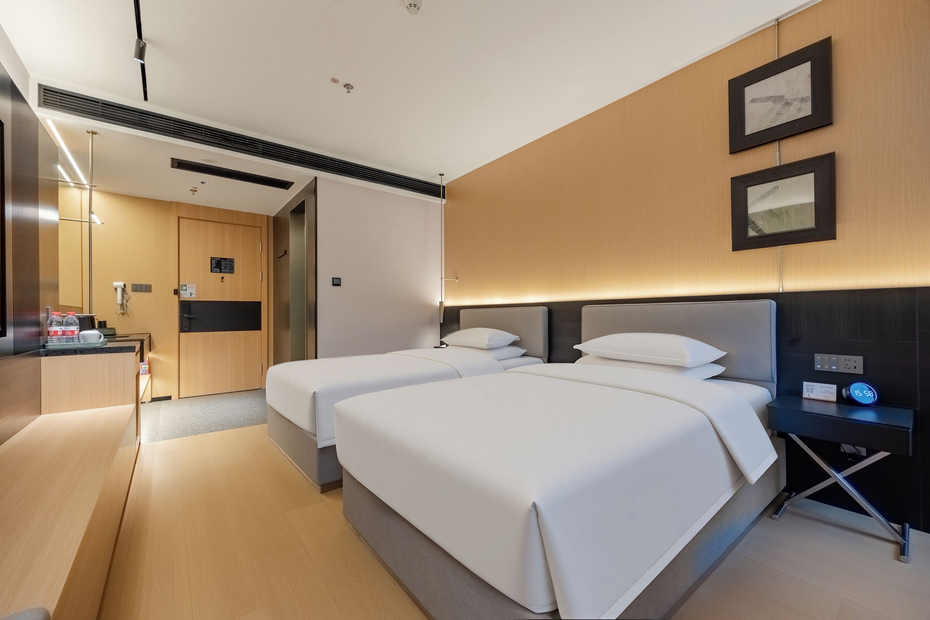 基础双床房, 城市景观 | 隔音、熨斗/熨衣板、免费 WiFi