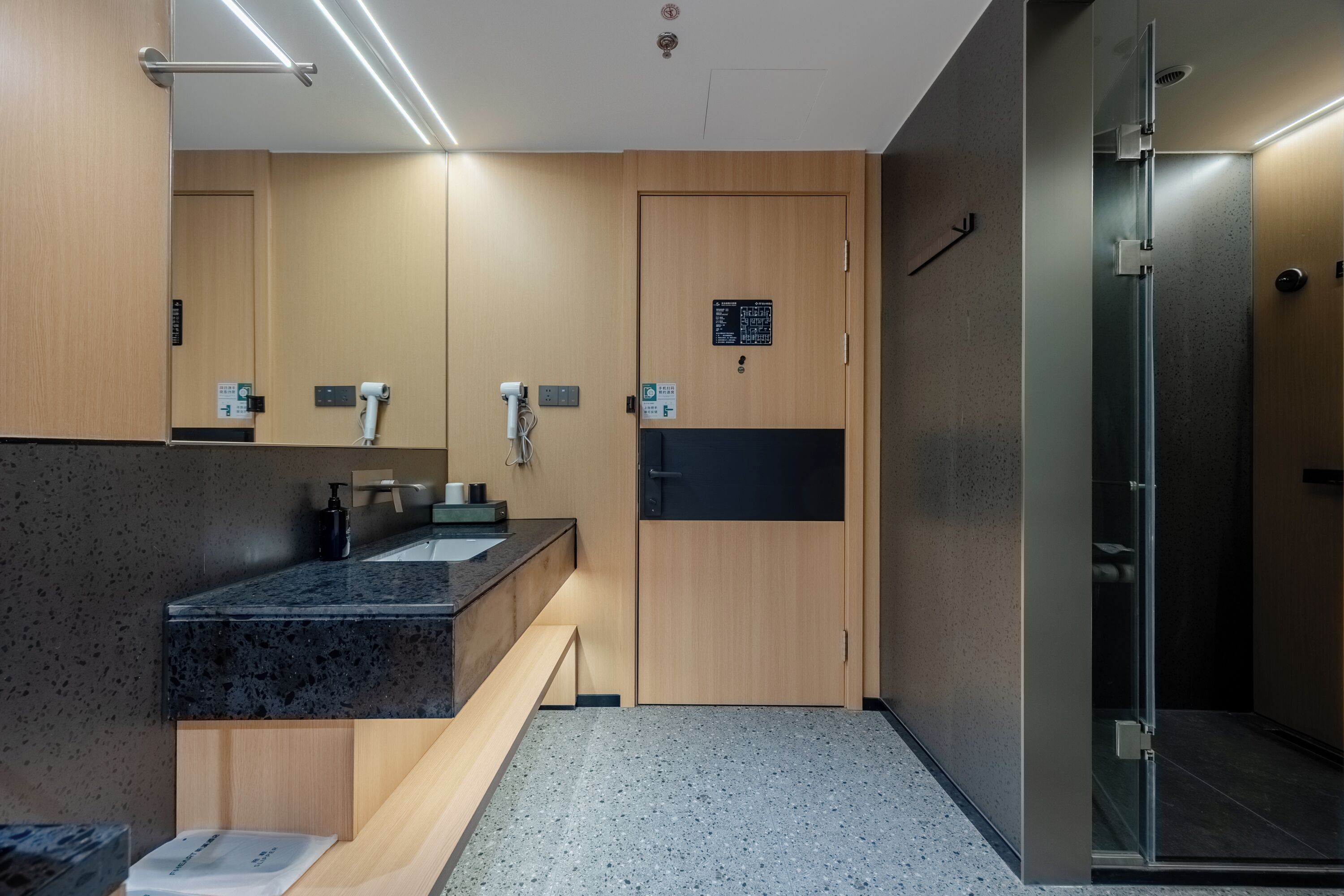 Basic Twin Room, City View | Bathroom