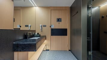Basic Twin Room, City View | Bathroom