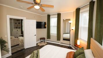 2 bedrooms, desk, iron/ironing board, free WiFi