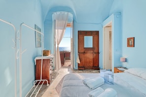Bed sheets - App.Finestre Blu Della Pigna, Sanremo, Italy (Sanremo)